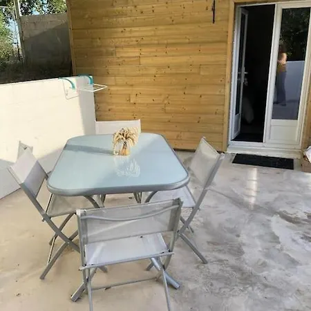 Au Bon Pied Apartment *